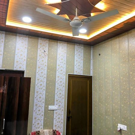 Hotel Raju Homestay Ayodhya 150 Meters From Shree Ram Janmbhoomi Temple 200 Meters From Ayodhya Dham Railway Station Exterior foto