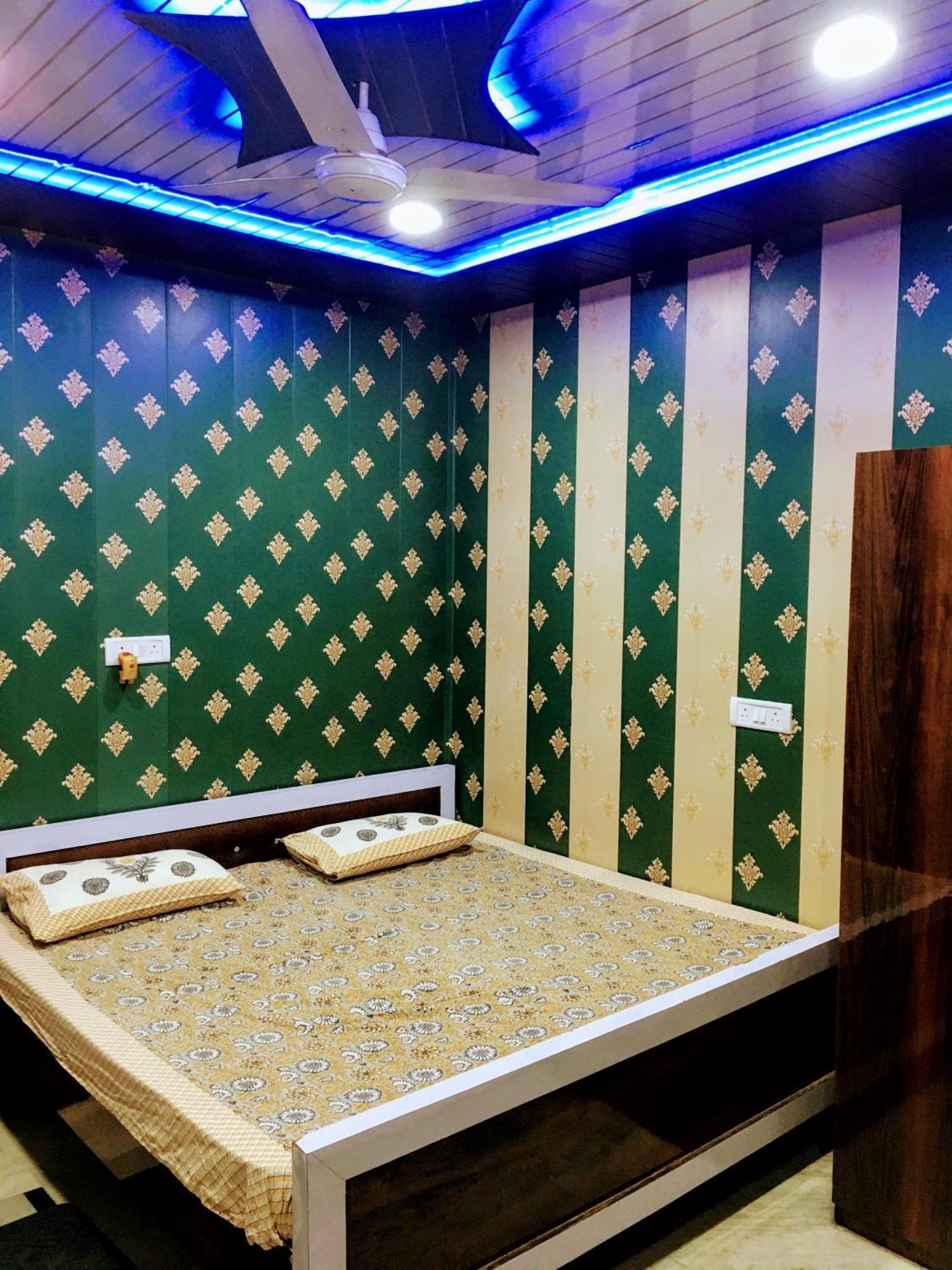 Hotel Raju Homestay Ayodhya 150 Meters From Shree Ram Janmbhoomi Temple 200 Meters From Ayodhya Dham Railway Station Exterior foto