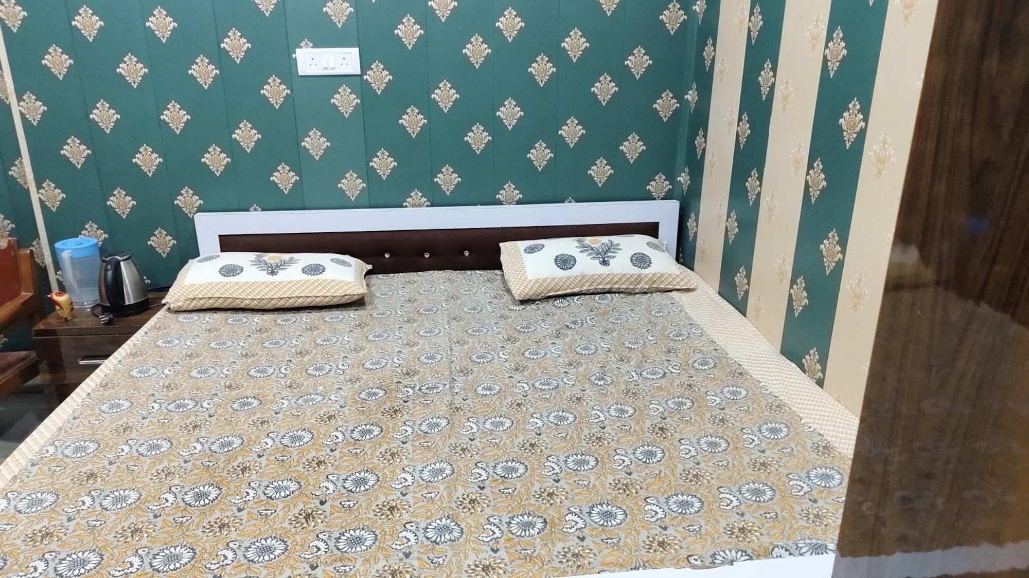 Hotel Raju Homestay Ayodhya 150 Meters From Shree Ram Janmbhoomi Temple 200 Meters From Ayodhya Dham Railway Station Exterior foto