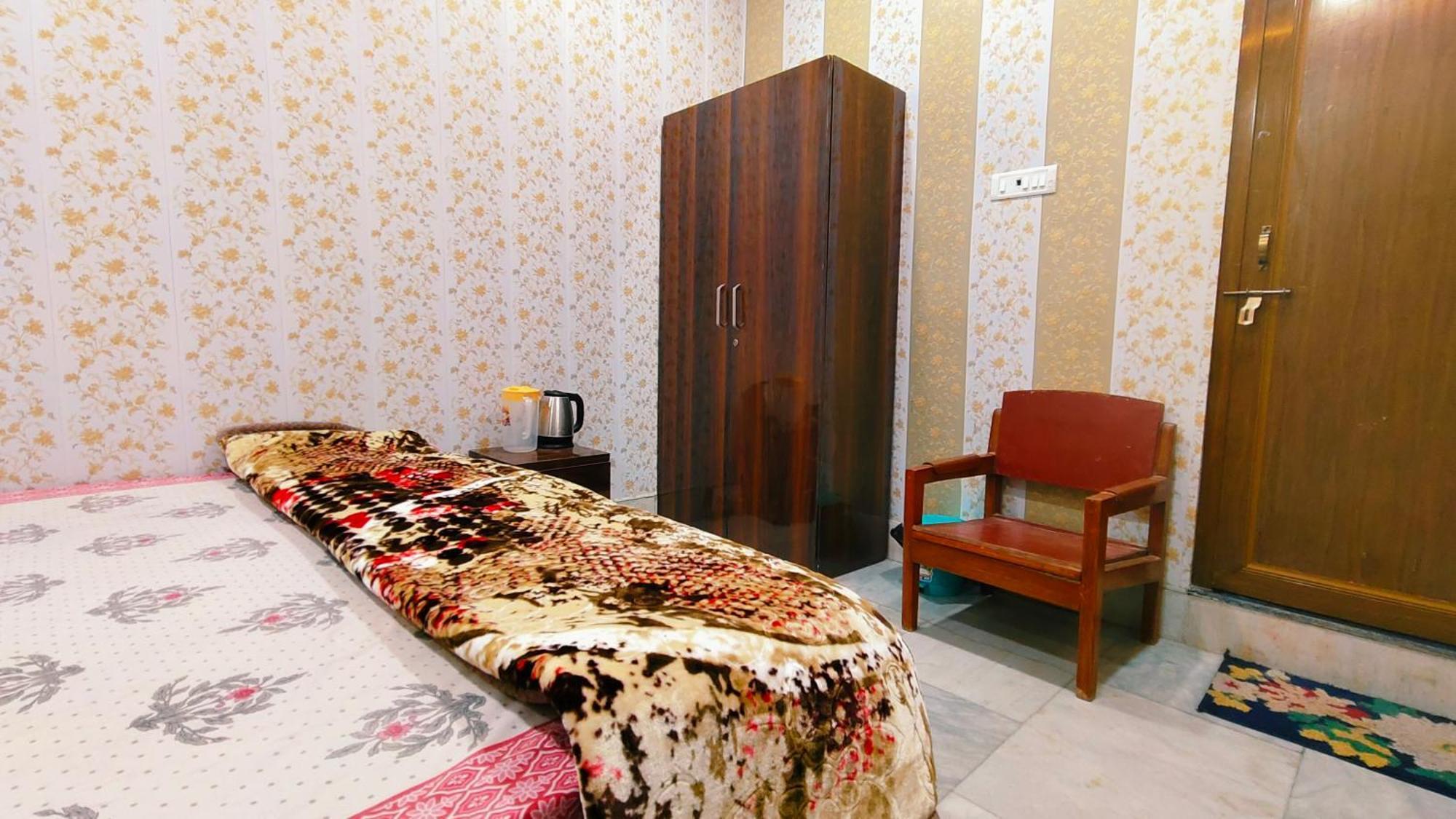 Hotel Raju Homestay Ayodhya 150 Meters From Shree Ram Janmbhoomi Temple 200 Meters From Ayodhya Dham Railway Station Exterior foto